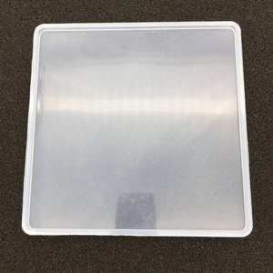 Macro detail of the thickened edge and high transparency of the square silicone mold