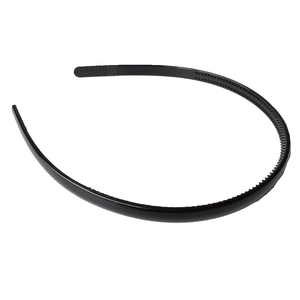 Close-up of black plastic headband featuring non-slip inner teeth and dotted tip texture