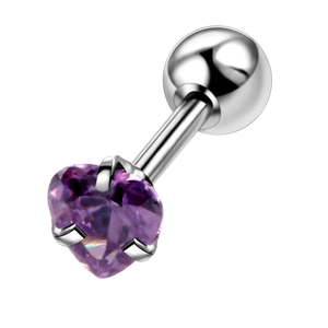 Dettaglio del piercing a cuore con zircone viola in acciaio chirurgico e chiusura a sfera