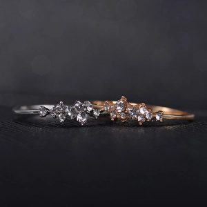 Bagues élégantes plaquées or 18 carats et argent avec neuf cristaux de diamant brillants