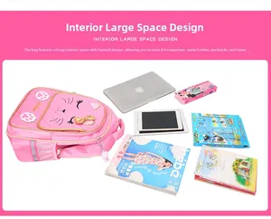 Details zur Innenausstattung des rosa Schulrucksacks für Mädchen mit großem Stauraum