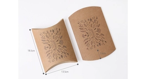 Dettagli delle dimensioni delle scatole a cuscino in kraft con motivi floreali su bianco