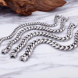 Minimalistische silberne Edelstahl-Panzerarmbänder für Herren in verschiedenen Breiten