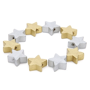 Star-shaped beads bracelet in alternating gold and silver finishes on white background