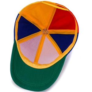 Vista interna del cappellino da baseball multicolore per bambini con fascia tergisudore