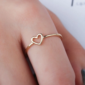 Minimalist gold hollow heart ring for women made of silver-plated copper for daily wear