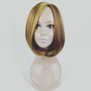 Frontansicht der kurzen Bob-Perücke mit blonden Highlights aus Synthetikfasern