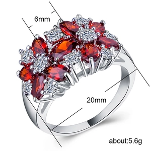 Anello in argento da donna con grappolo di gemme rosse e zirconi bianchi, diametro 20 mm