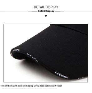 Détail de la visière noire en coton avec texte FASHION et couche intérieure rigide