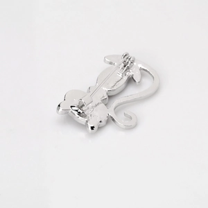 Cute cat brooch for women in silver alloy featuring a secure pin clasp on the back