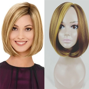 Kurze goldblonde Bob-Perücke mit glattem Haar und Pony für ein natürliches Aussehen