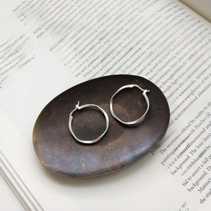 Detailed macro view showing the S925 sterling silver hallmark on the minimalist hoop earrings