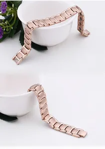 Détails du bracelet magnétique en acier inoxydable or rose avec aimants noirs