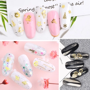 Bijoux à ongles en métal doré avec engrenages festifs sur diverses couleurs de base