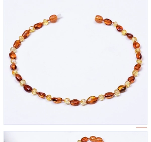 Détail du collier pour bébé en ambre de la Baltique avec perles et fermoir à vis