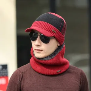 Set berretto in maglia e scaldacollo invernale con motivo rosso e nero foderato in pile