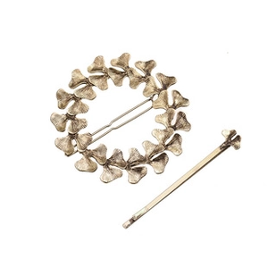 Detailed view of vintage bronze alloy hair clips with realistic ginkgo leaf design