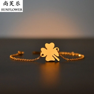 Macro shot of gold-plated four-leaf clover bracelet with a polished finish and thin chain