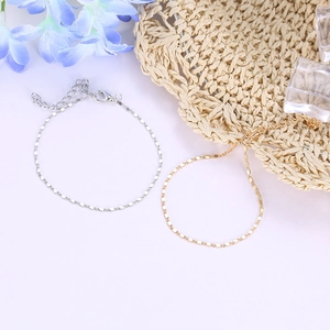 Tobilleras minimalistas en oro y plata para la playa con cierre de mosquetón seguro