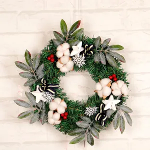 Couronne De Noël Artificielle Avec Capsules De Coton Baies Rouges Aiguilles De Pin Guirlande Décorative Pour Porte Mur
