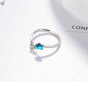 Detailed view of S925 silver ring featuring blue star-shaped zircon and side diamonds