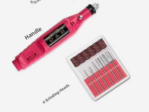 Dettaglio della fresa per unghie elettrica rosa con sei punte metalliche e nastri abrasivi