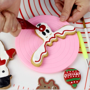 Mini 360-degree rotating cake turntable for cookie decorating with pink icing pen tool