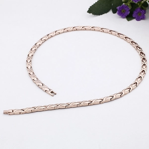 Set di collane magnetiche in acciaio al titanio oro rosa lucido dal design curvo