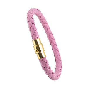 Detailansicht eines rosa geflochtenen Lederarmbands mit einem goldenen Magnetverschluss