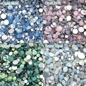 Strass per nail art in cristalli di vetro opale blu, rosa, verde e bianco neve