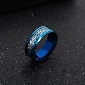 Bague en acier inoxydable bleu pour homme avec motif dragon celte argenté sur noir