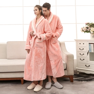 Dicke rosa-weiße Waffel-Bademäntel aus Flanell für Paare mit Taillengürtel und Taschen