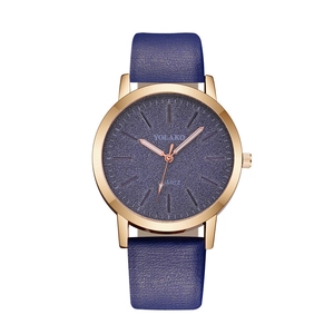 Damen Quarzuhr mit blauem Sternenhimmel Zifferblatt, Roségold Gehäuse und Lederarmband