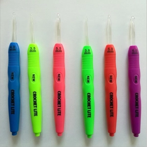 Set of 6 LED crochet hooks in assorted colors with sizes from 3.0mm to 6.0mm