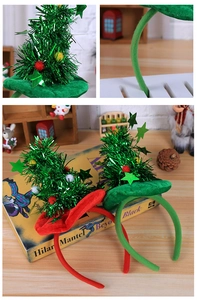 Détail de serre-tête de Noël avec mini sapin à paillettes pour accessoires de fête
