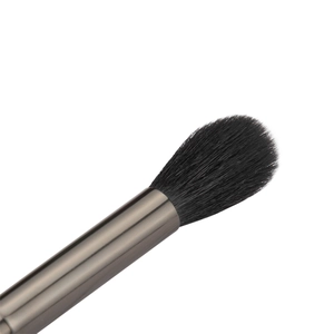 Professional E101 nose shadow brush with fine wool bristles and gun-grey metal ferrule