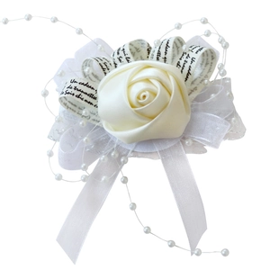 Corsage de poignet élégant rose satin blanc cassé avec ruban organza et perles