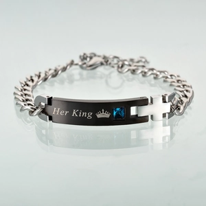 Bracciale coppia in acciaio titanio con incisione corona King e zircone blu