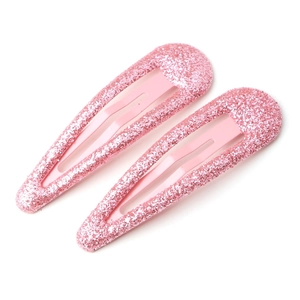 Détail de barrettes à paillettes roses pour filles avec une finition étincelante