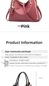 Sac à main en cuir rose avec pendentif chat doré, pompon et détails de taille
