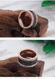 Vue détaillée de la bague en or rose avec insert en carbone et cristaux de zircone brillants