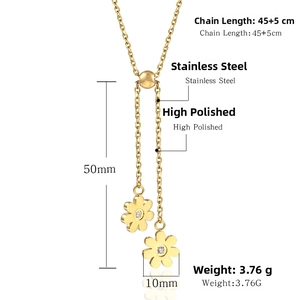 Detail of 45+5cm adjustable chain and double flower pendant with cubic zirconia