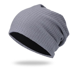 Berretto slouchy grigio in maglia a nido d'ape per uomo e donna con fodera nera calda