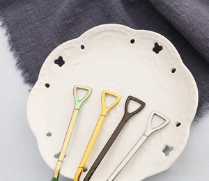 Creative shovel-shaped stainless steel spoons in gold, black, silver, and rainbow colors