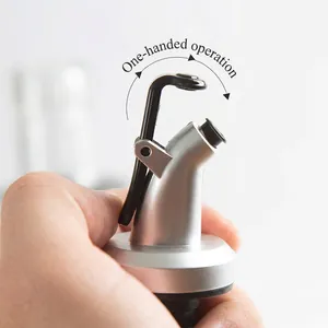 Vertedor de aceite de acero inoxidable con palanca para uso con una mano en botellas de cocina