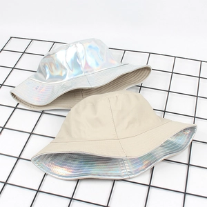 Chapeau bob 3D holographique laser argent et kaki pour un look street chic