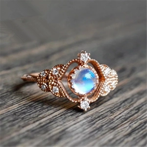 Vintage-Mondsteinring für Damen in Roségold mit kleinen Zirkonia-Akzenten