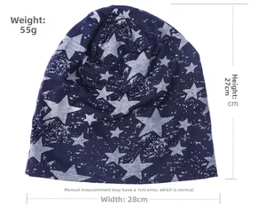 Détail du bonnet en maille à étoiles avec dimensions 27x28cm et poids de 55g affiché