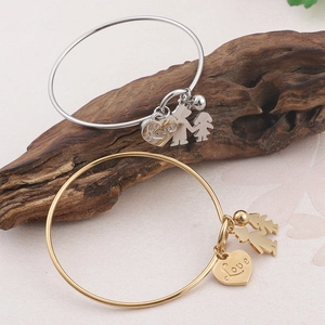 Bracelets de couple en acier titane doré et argenté avec breloques cœur et figures