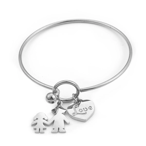 Bracelet en acier titane argenté avec charms cœur Love et couple pour cadeau de Saint-Valentin